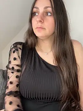 Loella-Rose online show from April 10, 2026, 3:41 pm