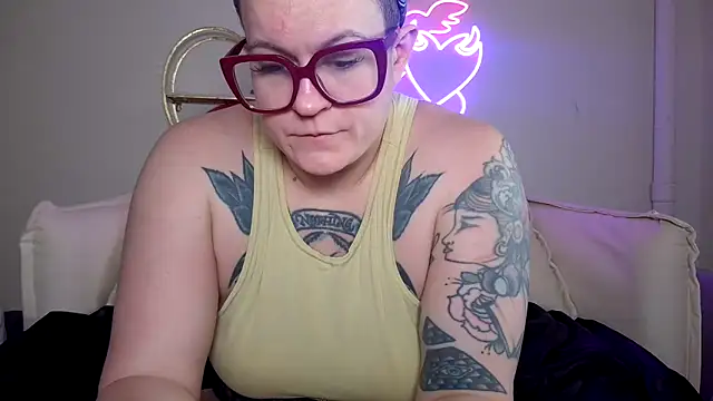 quinnmariexo online show from February 2, 2026, 6:29 pm