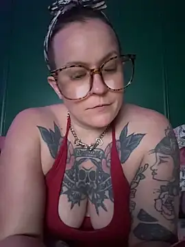 quinnmariexo online show from April 19, 2026, 1:39 am