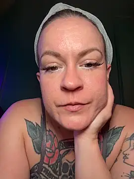 quinnmariexo online show from June 3, 2026, 2:33 pm