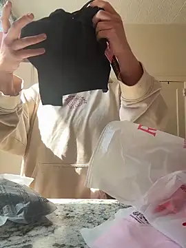 quinnmariexo online show from April 6, 2026, 6:20 pm