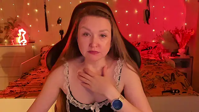 desperatehousewife   online show from October 10, 2025, 6:09 pm