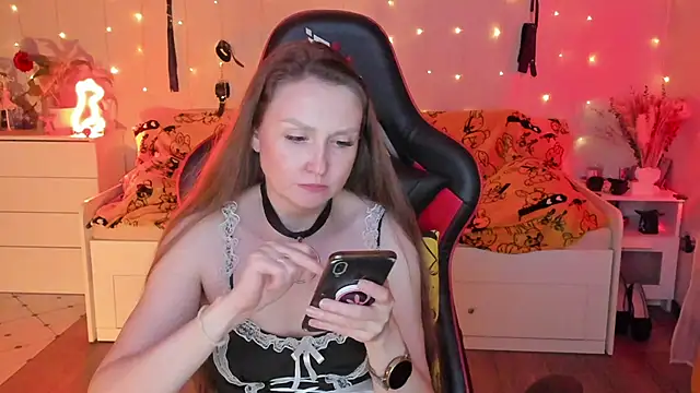 desperatehousewife   online show from September 14, 2025, 2:12 am