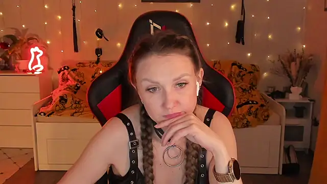 desperatehousewife   online show from September 15, 2025, 2:50 pm