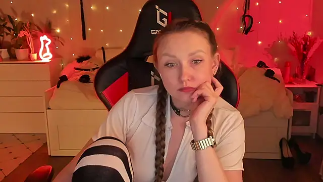 desperatehousewife   online show from March 8, 2025, 3:28 am