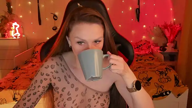 desperatehousewife   online show from October 20, 2025, 7:14 pm