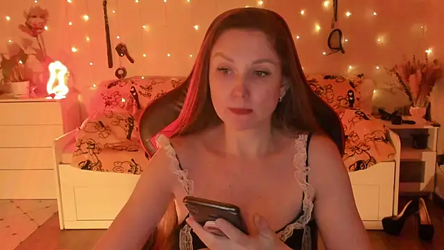 desperatehousewife   online show from December 13, 2025, 8:04 pm