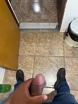 Snapshot of Luizcalado20 chatting on March 8, 2025, 2:55 am Luizcalado20 online show from March 8, 2025, 2:55 am