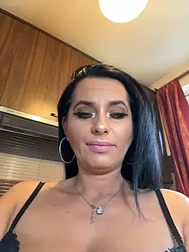 Snapshot of Hotmomcheckk_ chatting on February 5, 2026, 8:10 am Hotmomcheckk online show from February 5, 2026, 8:10 am