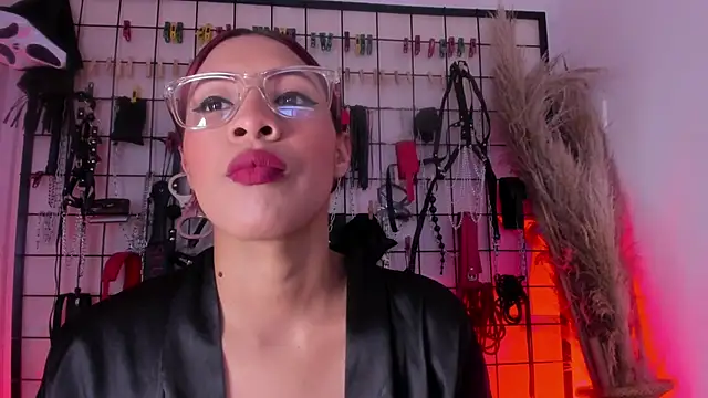 charrlotte quinn online show from December 17, 2025, 3:50 pm