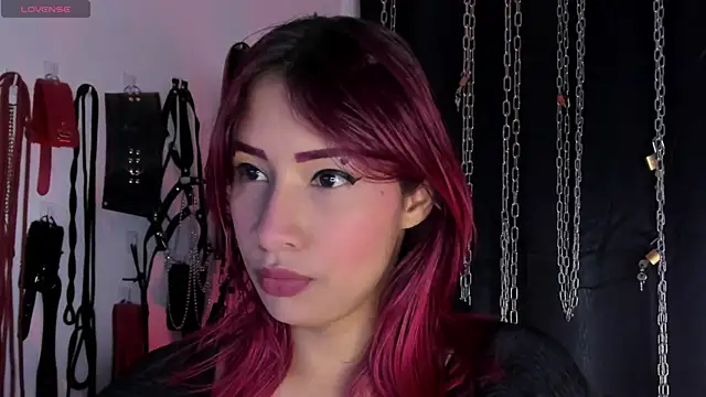 Snapshot of charrlotte_quinn chatting on June 2, 2026, 1:00 pm charrlotte quinn online show from June 2, 2026, 1:00 pm