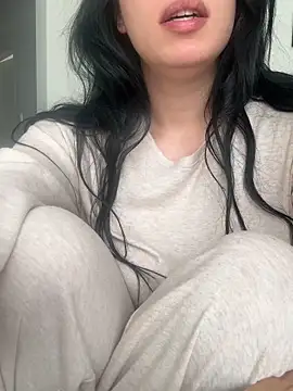 czruz online show from April 13, 2026, 7:01 am