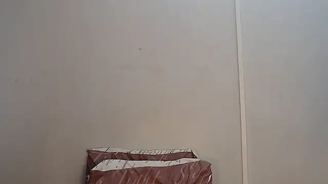 yummydoll97 online show from January 12, 2026, 8:04 pm