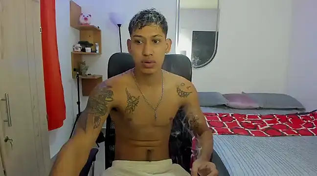 Snapshot of slim_master12 chatting on March 18, 2025, 10:50 am slim master12 online show from March 18, 2025, 10:50 am