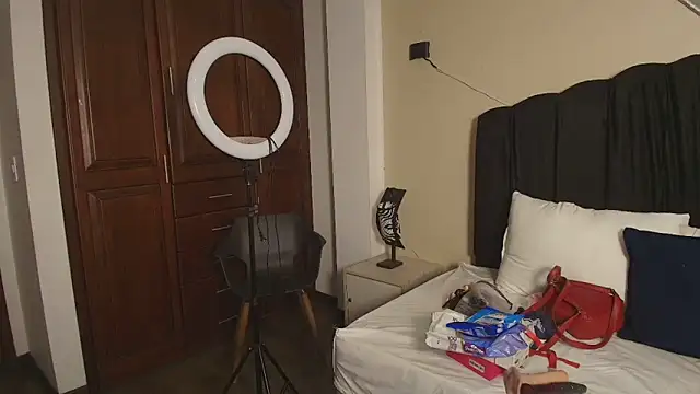 Raquel jones online show from October 12, 2025, 11:44 am