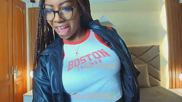 Snapshot of Raquel_jones chatting on May 15, 2026, 12:14 pm Raquel jones online show from May 15, 2026, 12:14 pm