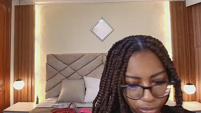 Snapshot of Raquel_jones chatting on April 25, 2026, 11:57 am Raquel jones online show from April 25, 2026, 11:57 am