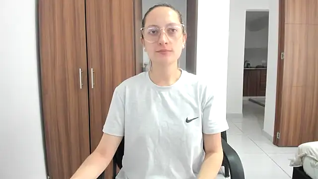 Adele johnsonn1 online show from September 19, 2025, 2:54 pm