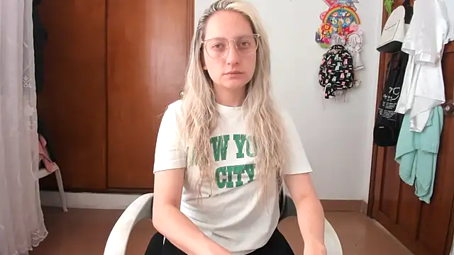 Adele johnsonn1 online show from November 12, 2025, 3:27 pm