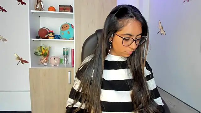 Isabellaa22 1 online show from October 22, 2025, 5:12 pm