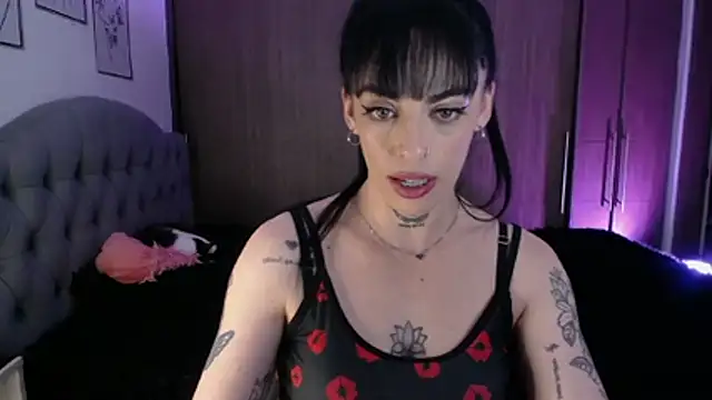 violett honney online show from April 21, 2026, 2:14 am