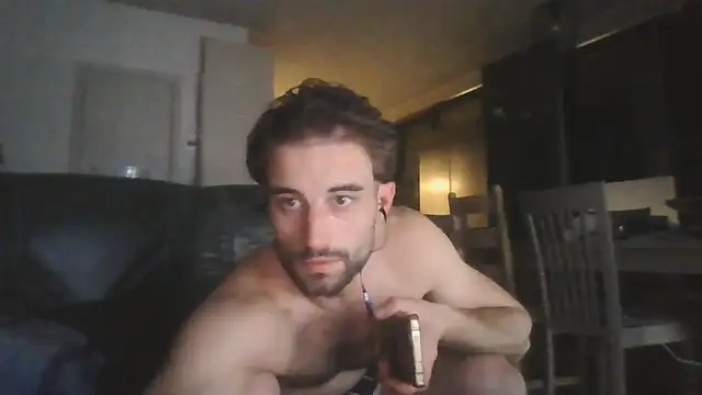 Snapshot of Vekie_007 chatting on July 12, 2026, 12:44 am Vekie 007 online show from July 12, 2026, 12:44 am