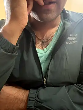 bull 4hottie online show from November 30, 2025, 3:18 am