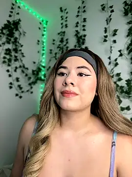 Snapshot of Grecia_21 chatting on September 16, 2025, 5:03 pm Grecia 21 online show from September 16, 2025, 5:03 pm