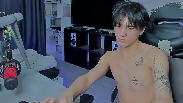 Snapshot of MarkBrowniii chatting on October 3, 2025, 9:49 pm MarkBrowniii online show from October 3, 2025, 9:49 pm