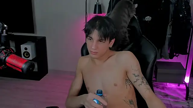 Snapshot of MarkBrowniii chatting on February 3, 2025, 12:25 am MarkBrowniii online show from February 3, 2025, 12:25 am