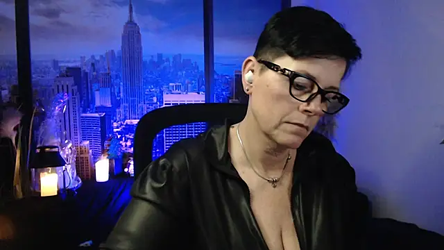 Snapshot of ninarandmann chatting on December 21, 2025, 6:31 pm ninarandmann online show from December 21, 2025, 6:31 pm