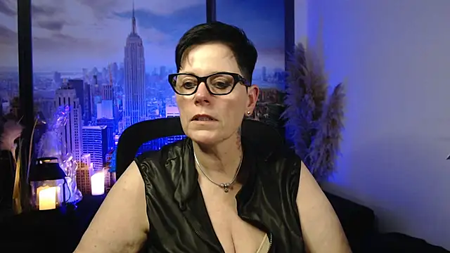 Snapshot of ninarandmann chatting on December 22, 2025, 6:19 pm ninarandmann online show from December 22, 2025, 6:19 pm