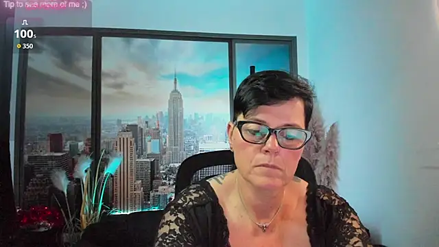 Snapshot of ninarandmann chatting on October 9, 2025, 5:46 pm ninarandmann online show from October 9, 2025, 5:46 pm