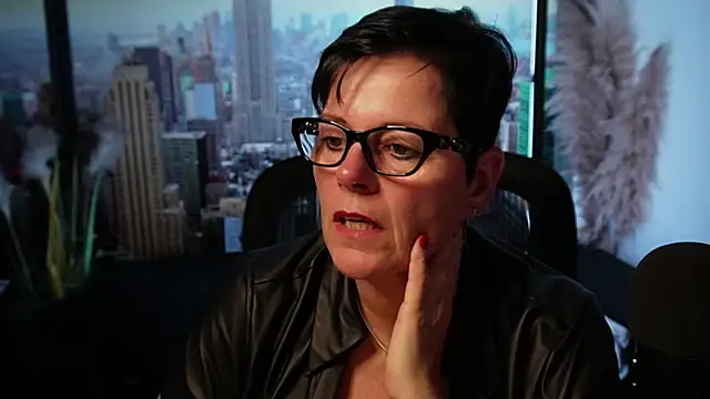 Snapshot of ninarandmann chatting on November 6, 2025, 4:44 pm ninarandmann online show from November 6, 2025, 4:44 pm