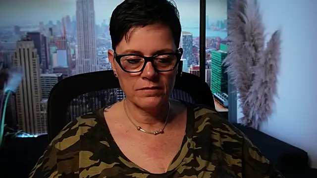 Snapshot of ninarandmann chatting on November 22, 2025, 6:29 pm ninarandmann online show from November 22, 2025, 6:29 pm