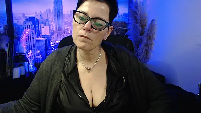 Snapshot of ninarandmann chatting on January 7, 2026, 4:01 pm ninarandmann online show from January 7, 2026, 4:01 pm