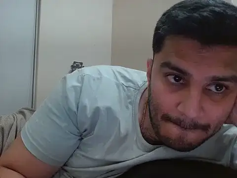 Snapshot of robintoit chatting on April 23, 2026, 2:40 pm robintoit online show from April 23, 2026, 2:40 pm