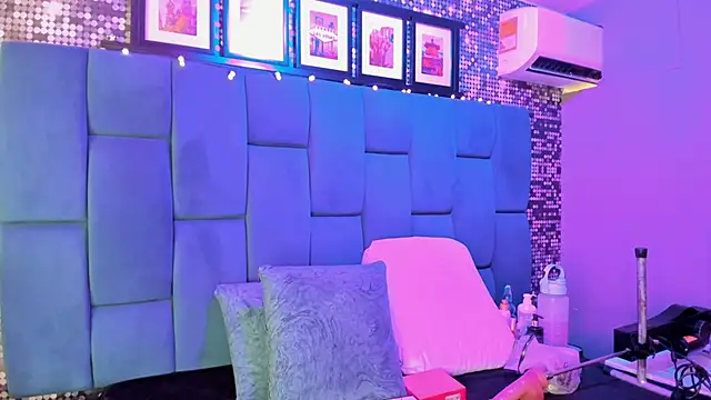 hanny milf online show from November 18, 2025, 11:46 am