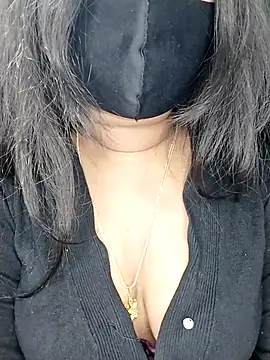 Snapshot of Idhika_Paul chatting on November 25, 2025, 12:11 am Idhika Paul online show from November 25, 2025, 12:11 am