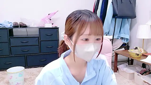 Snapshot of Yui-Ch chatting on June 4, 2026, 12:21 pm Yui-Ch online show from June 4, 2026, 12:21 pm