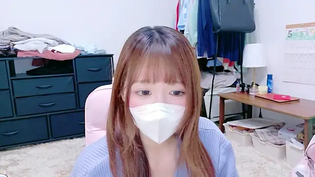Snapshot of Yui-Ch chatting on May 10, 2026, 12:20 pm Yui-Ch online show from May 10, 2026, 12:20 pm