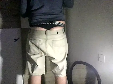 prcalek19 online show from December 15, 2025, 2:56 pm