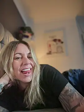 Snapshot of blondebitch2 chatting on March 3, 2025, 5:20 pm blondebitch2 online show from March 3, 2025, 5:20 pm