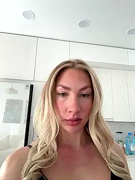 LuisaBecker online show from January 10, 2026, 11:49 am