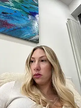 Snapshot of LuisaBecker chatting on December 15, 2025, 1:50 pm LuisaBecker online show from December 15, 2025, 1:50 pm