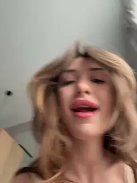 mollyyank online show from March 28, 2026, 12:17 pm