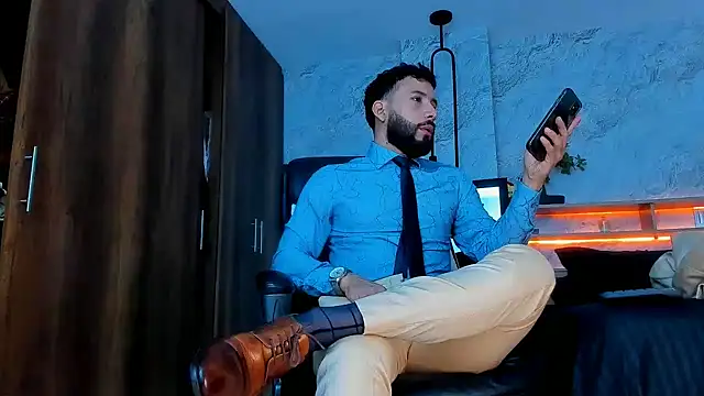 Snapshot of bruno_woods chatting on February 27, 2025, 4:54 pm bruno woods online show from February 27, 2025, 4:54 pm