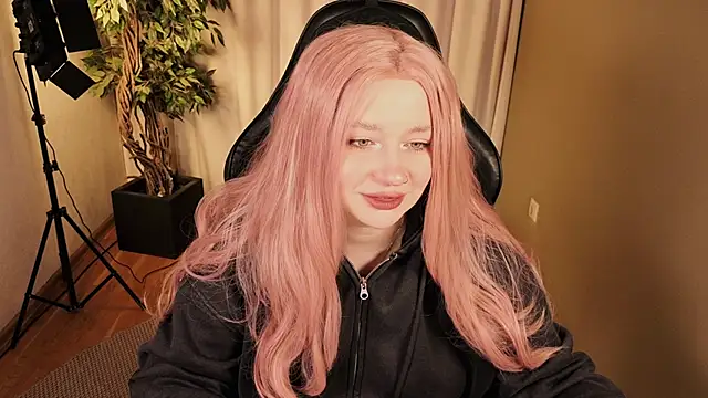 carolina elf online show from March 26, 2026, 5:17 am