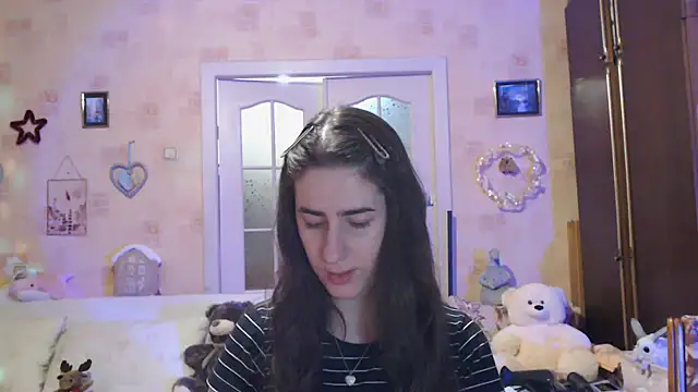 INELIKA online show from November 5, 2025, 4:43 pm