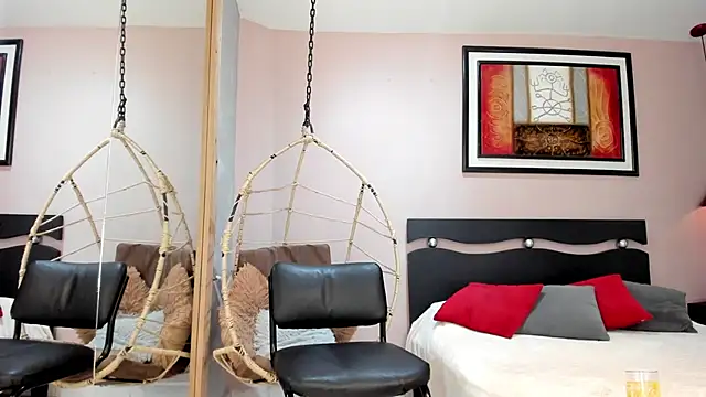 Snapshot of _AlejaCruz_ chatting on February 7, 2026, 7:22 pm AlejaCruz online show from February 7, 2026, 7:22 pm